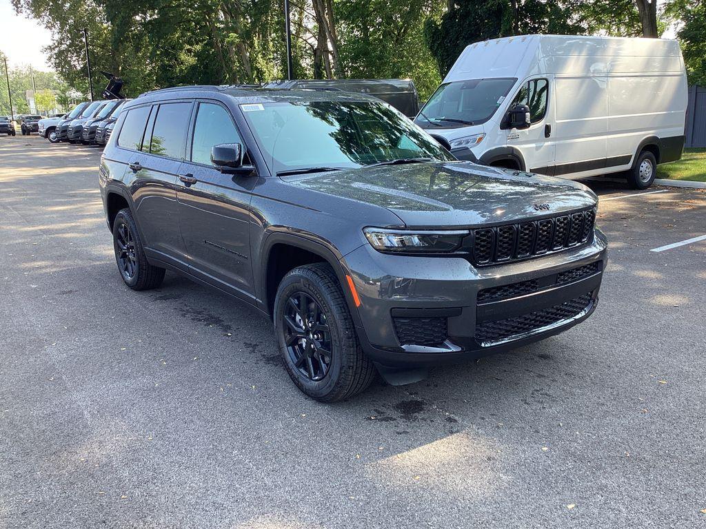 new 2025 Jeep Grand Cherokee L car, priced at $42,152