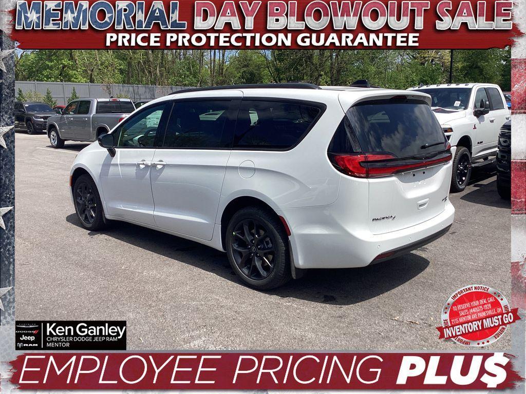 new 2025 Chrysler Pacifica car, priced at $55,783