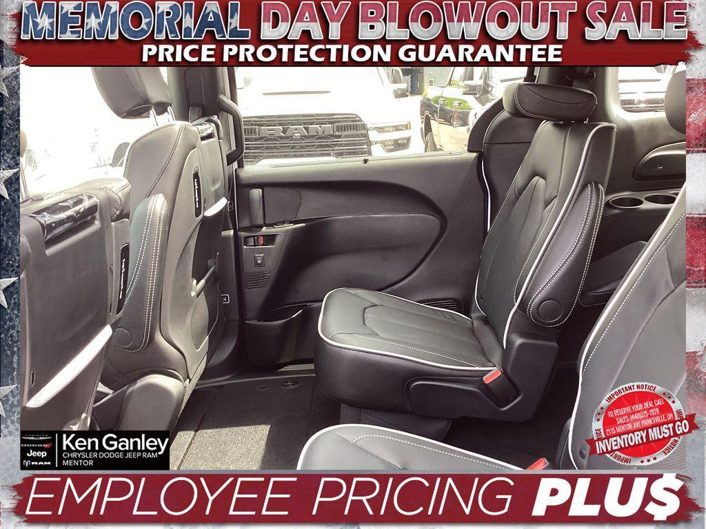 new 2025 Chrysler Pacifica car, priced at $55,783