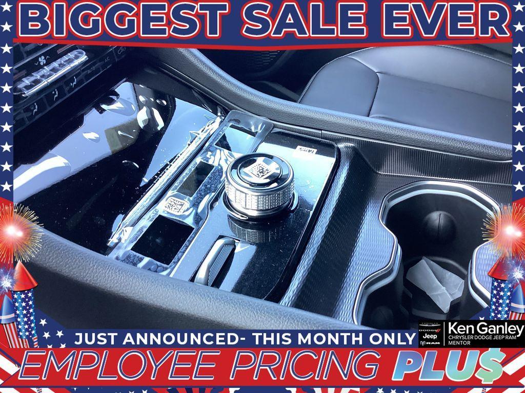 new 2025 Jeep Grand Cherokee car, priced at $47,576