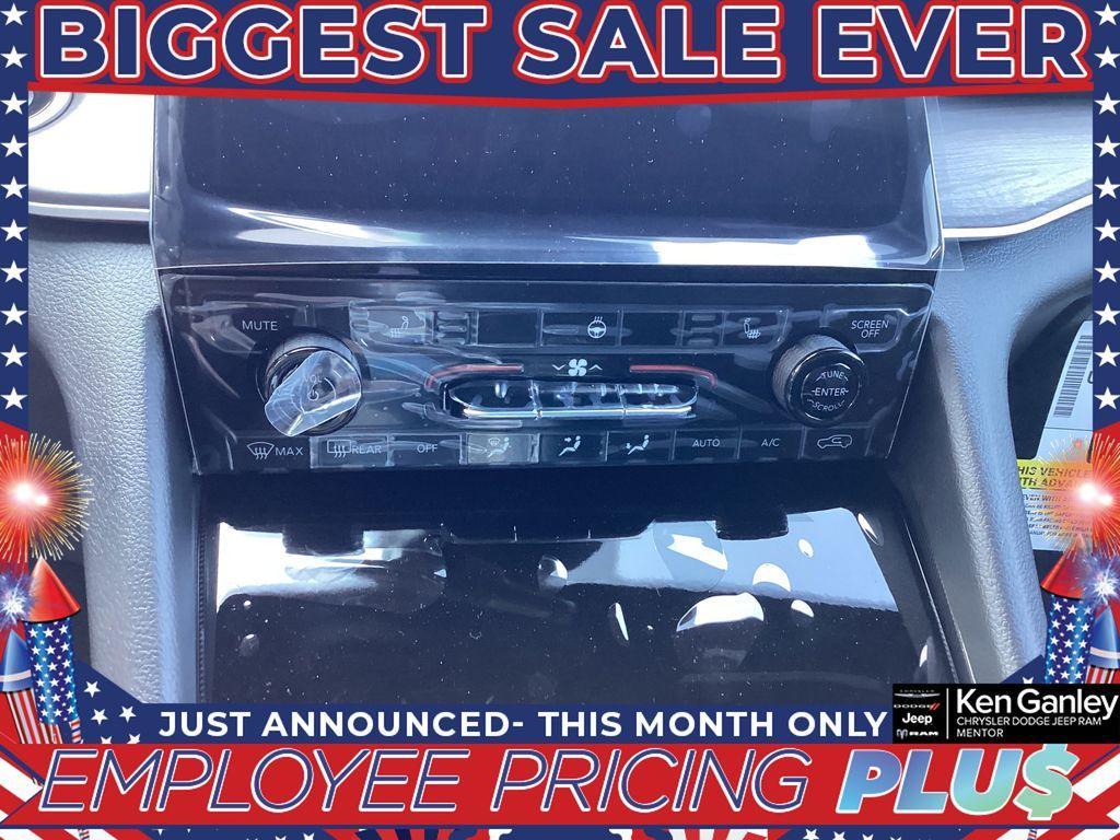 new 2025 Jeep Grand Cherokee car, priced at $47,576