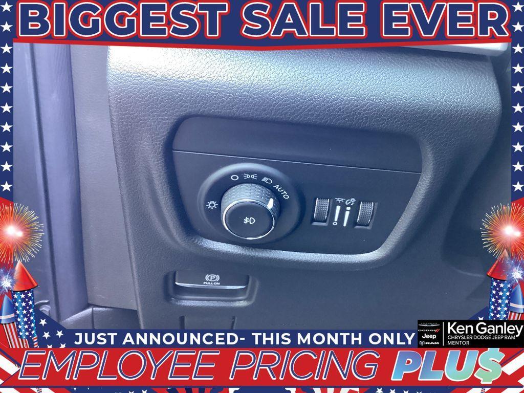 new 2025 Jeep Grand Cherokee car, priced at $47,576