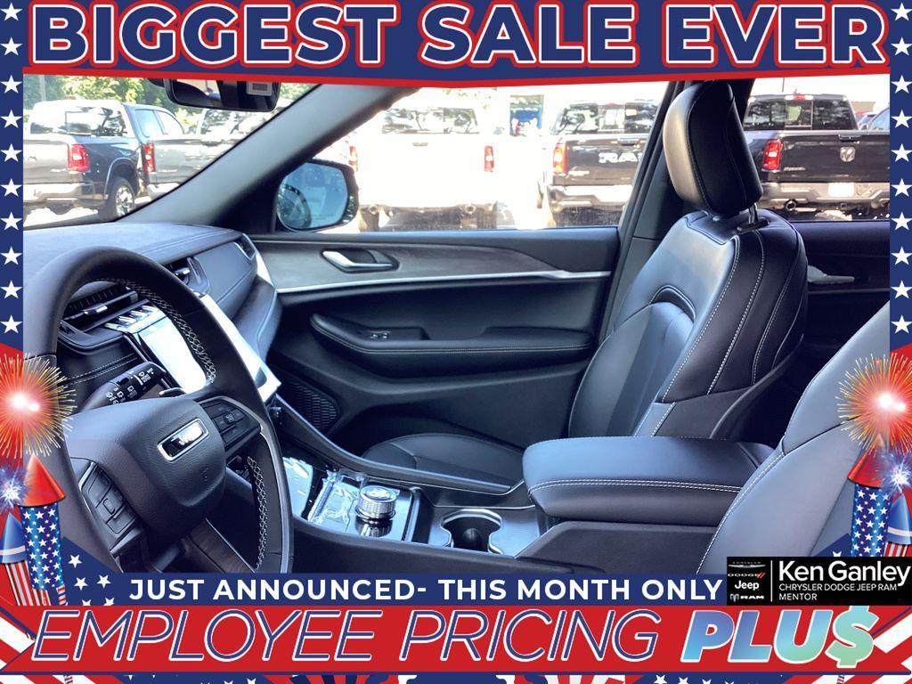 new 2025 Jeep Grand Cherokee car, priced at $47,576