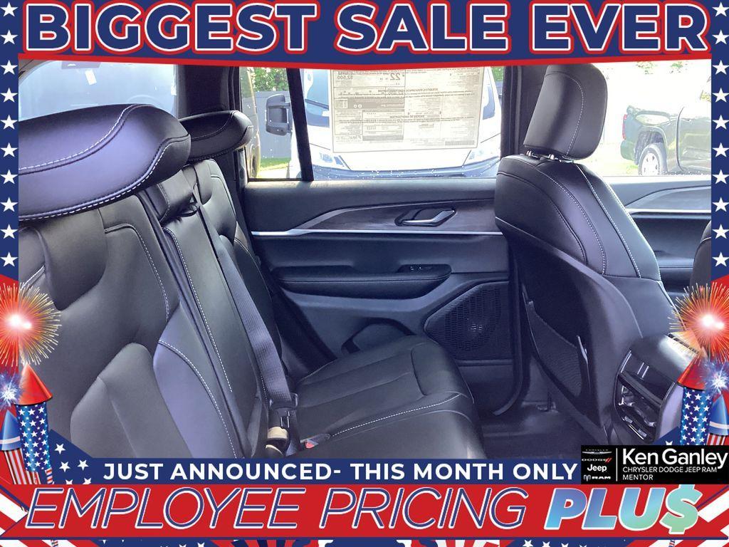 new 2025 Jeep Grand Cherokee car, priced at $47,576