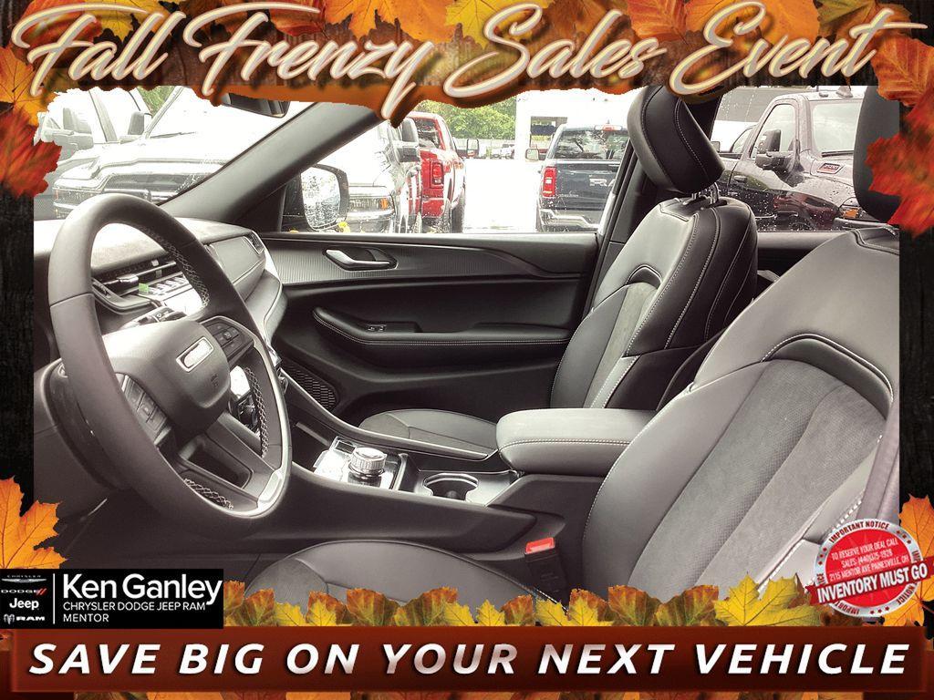 new 2025 Jeep Grand Cherokee car, priced at $41,074