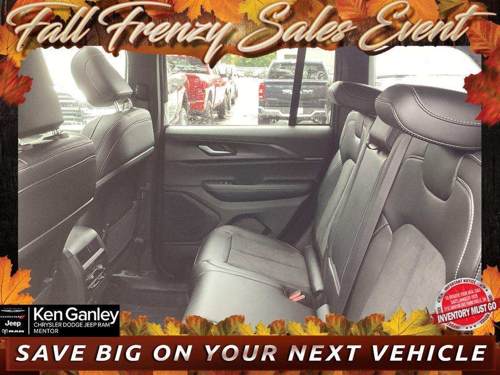 new 2025 Jeep Grand Cherokee car, priced at $41,074