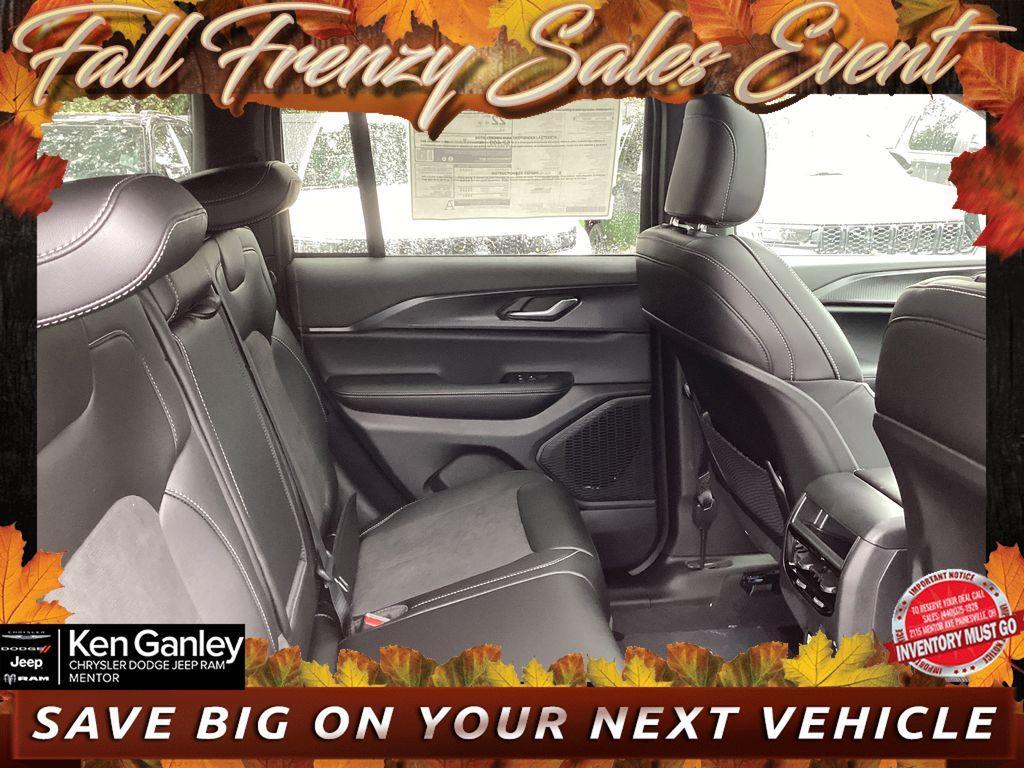 new 2025 Jeep Grand Cherokee car, priced at $41,074