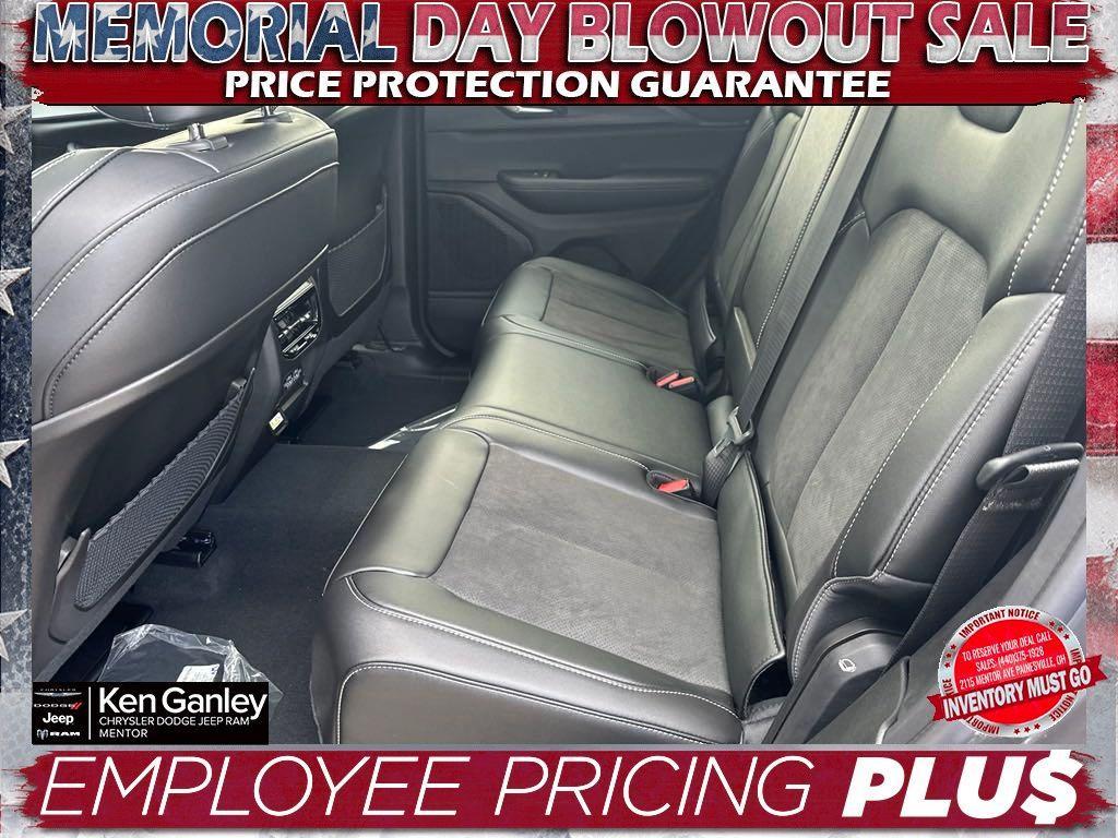 new 2024 Jeep Grand Cherokee car, priced at $44,001