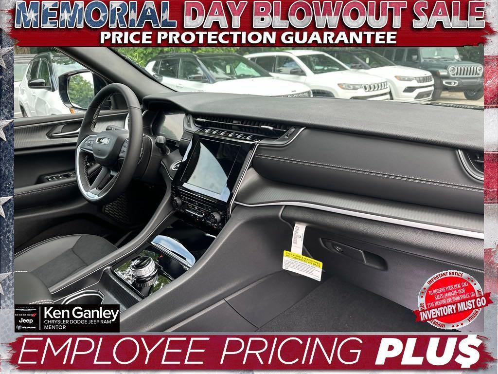 new 2024 Jeep Grand Cherokee car, priced at $44,001