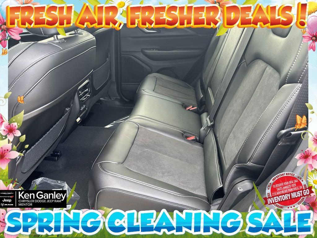 new 2024 Jeep Grand Cherokee car, priced at $44,001
