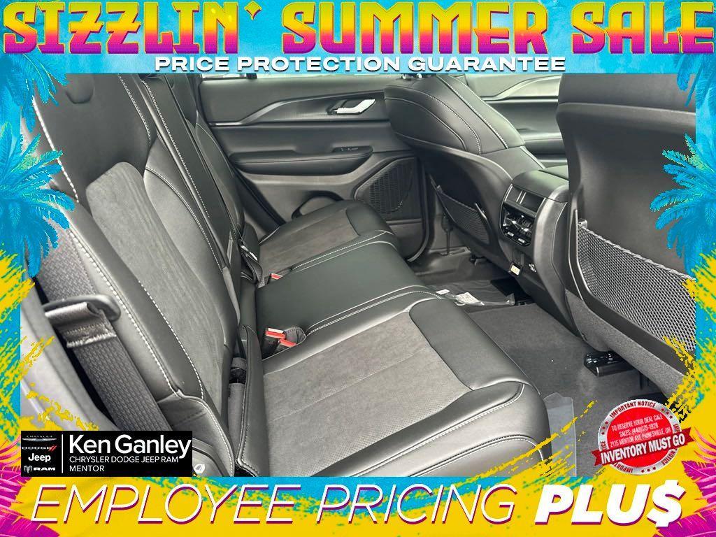 new 2024 Jeep Grand Cherokee car, priced at $38,499
