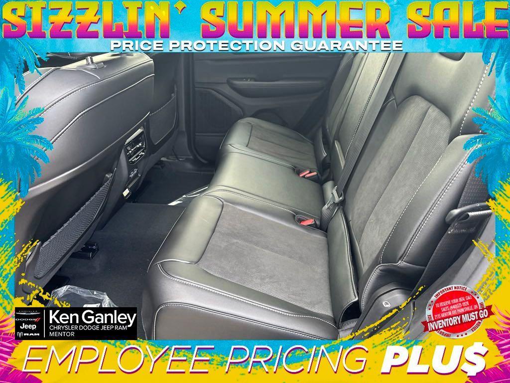 new 2024 Jeep Grand Cherokee car, priced at $38,499