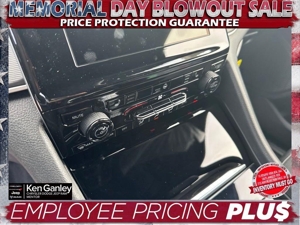 new 2024 Jeep Grand Cherokee car, priced at $44,001