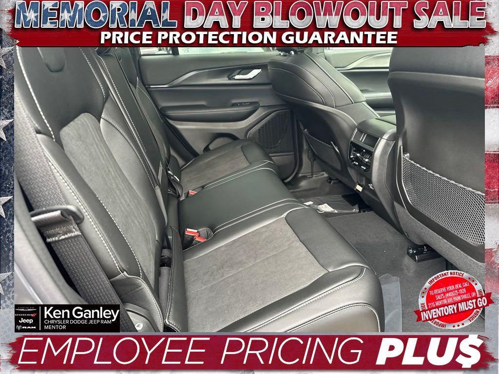 new 2024 Jeep Grand Cherokee car, priced at $44,001