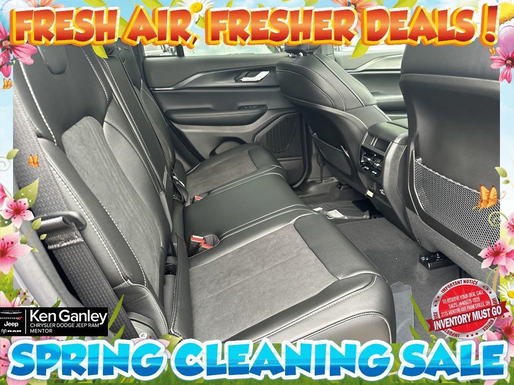 new 2024 Jeep Grand Cherokee car, priced at $44,001