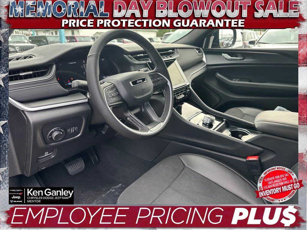 new 2024 Jeep Grand Cherokee car, priced at $44,001