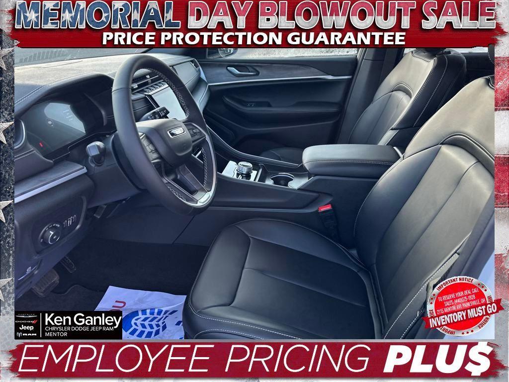 new 2025 Jeep Grand Cherokee car, priced at $44,901