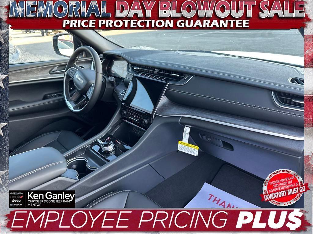 new 2025 Jeep Grand Cherokee car, priced at $44,901