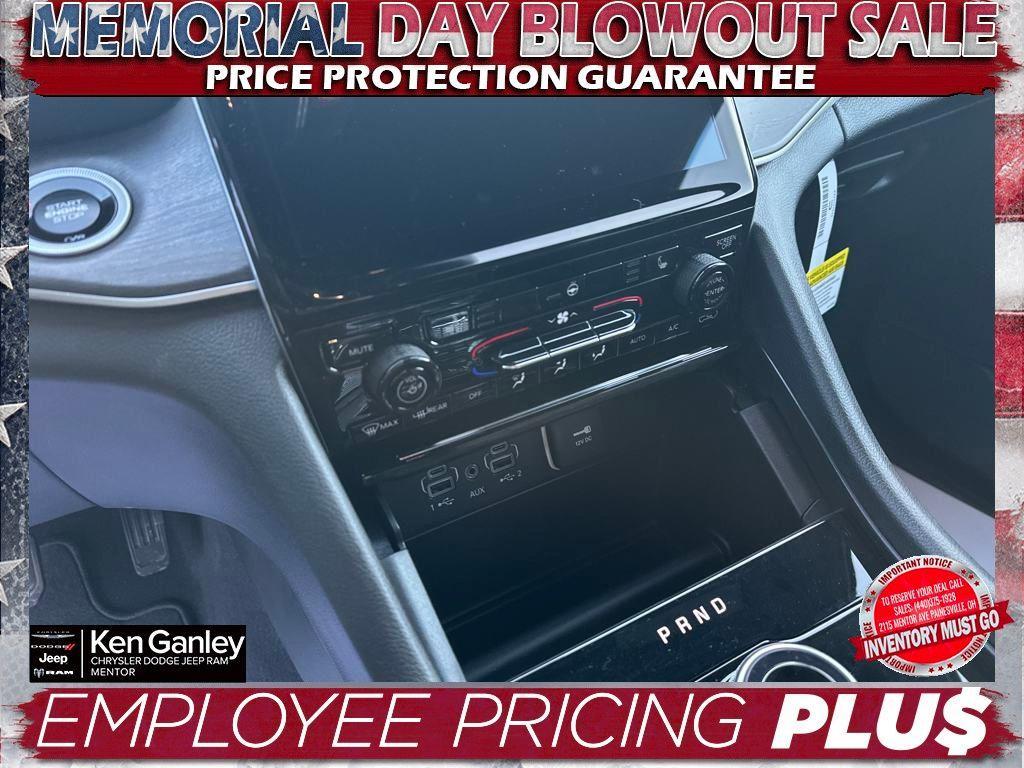 new 2025 Jeep Grand Cherokee car, priced at $44,901