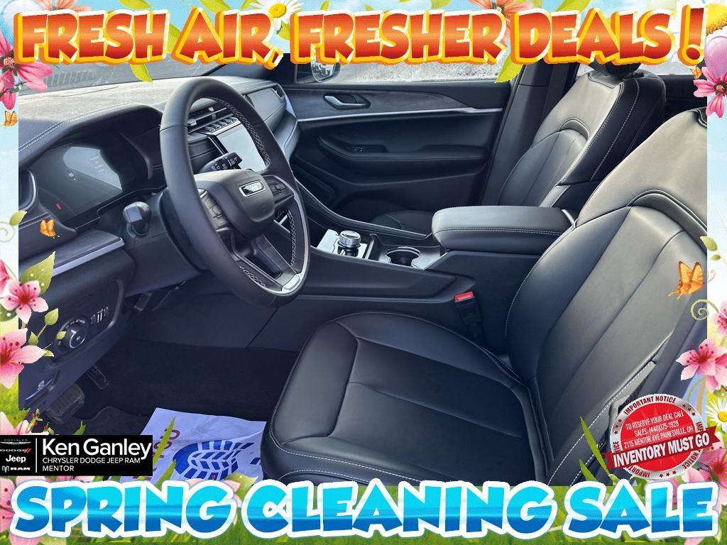 new 2025 Jeep Grand Cherokee car, priced at $43,406