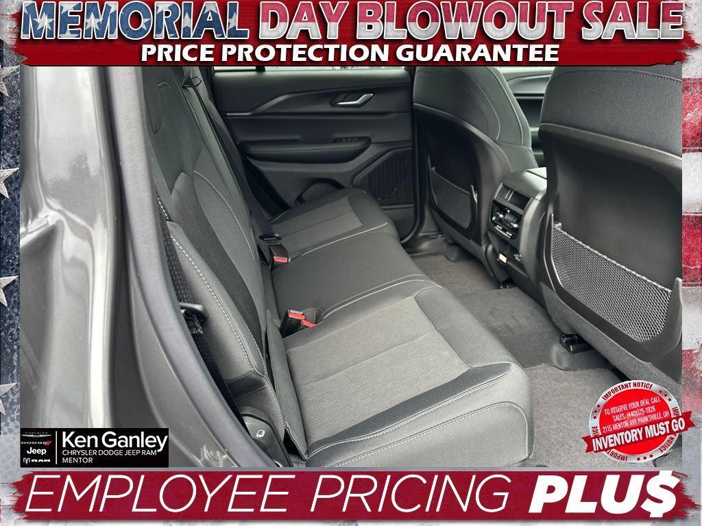 new 2025 Jeep Grand Cherokee car, priced at $38,614