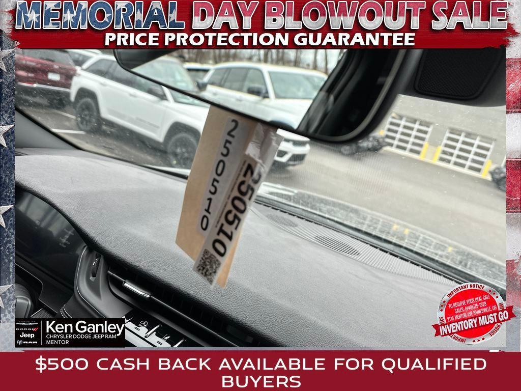 new 2025 Jeep Grand Cherokee car, priced at $38,614