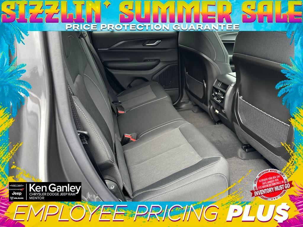 new 2025 Jeep Grand Cherokee car, priced at $38,614