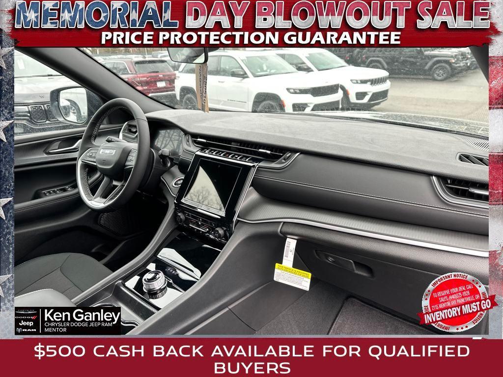 new 2025 Jeep Grand Cherokee car, priced at $38,614