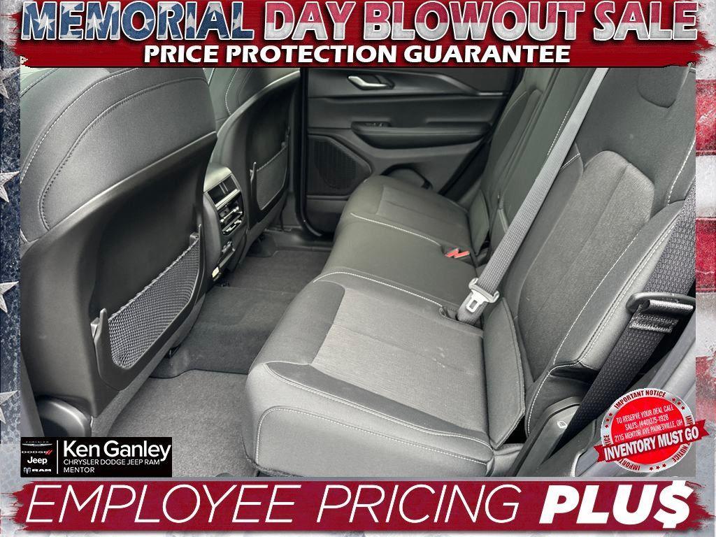 new 2025 Jeep Grand Cherokee car, priced at $38,614