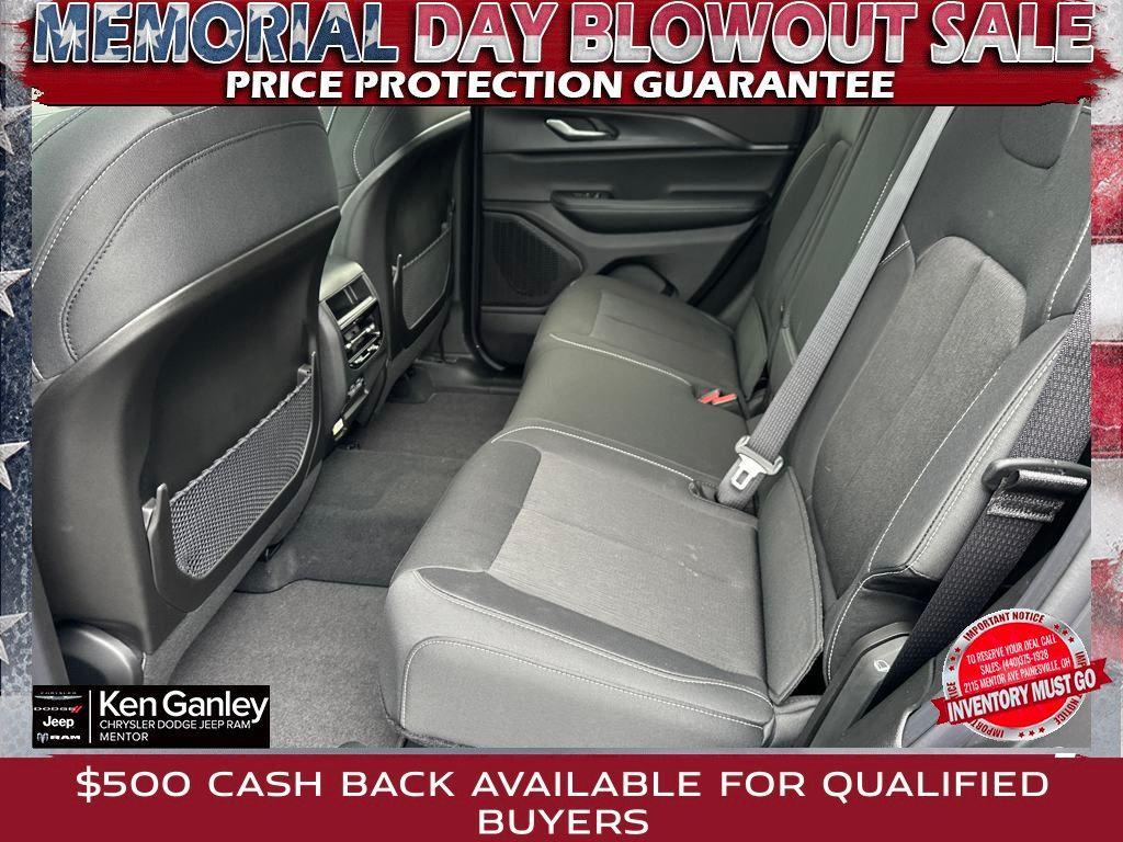 new 2025 Jeep Grand Cherokee car, priced at $38,614