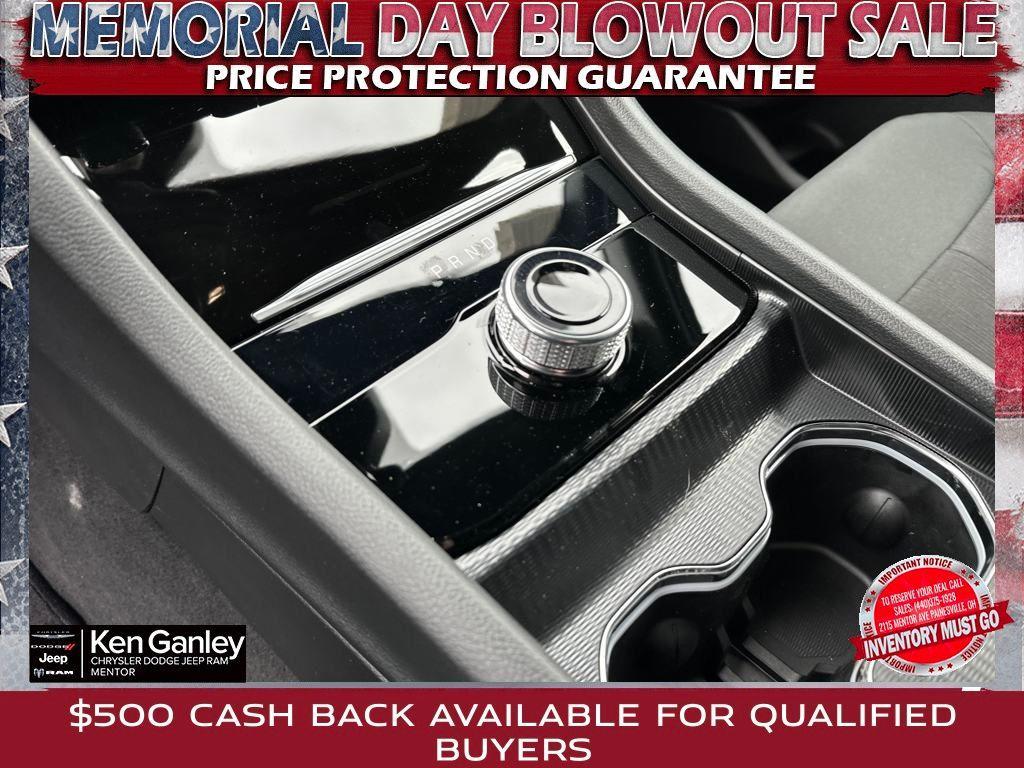 new 2025 Jeep Grand Cherokee car, priced at $38,614