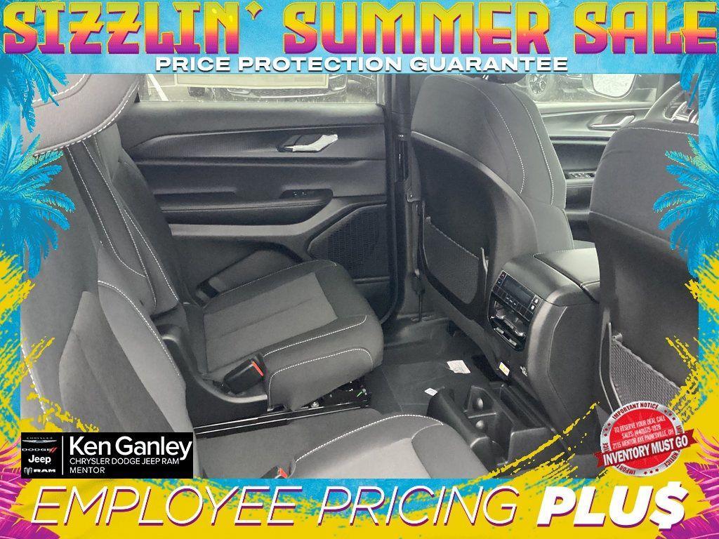 new 2025 Jeep Grand Cherokee L car, priced at $40,525