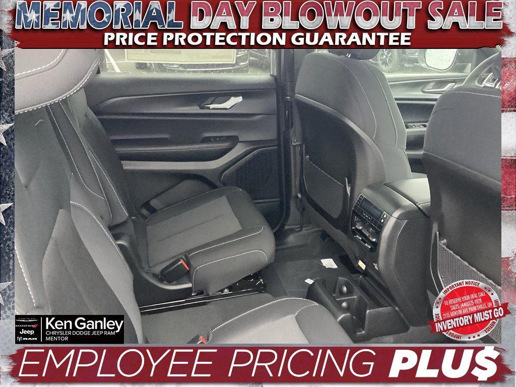 new 2025 Jeep Grand Cherokee L car, priced at $40,525