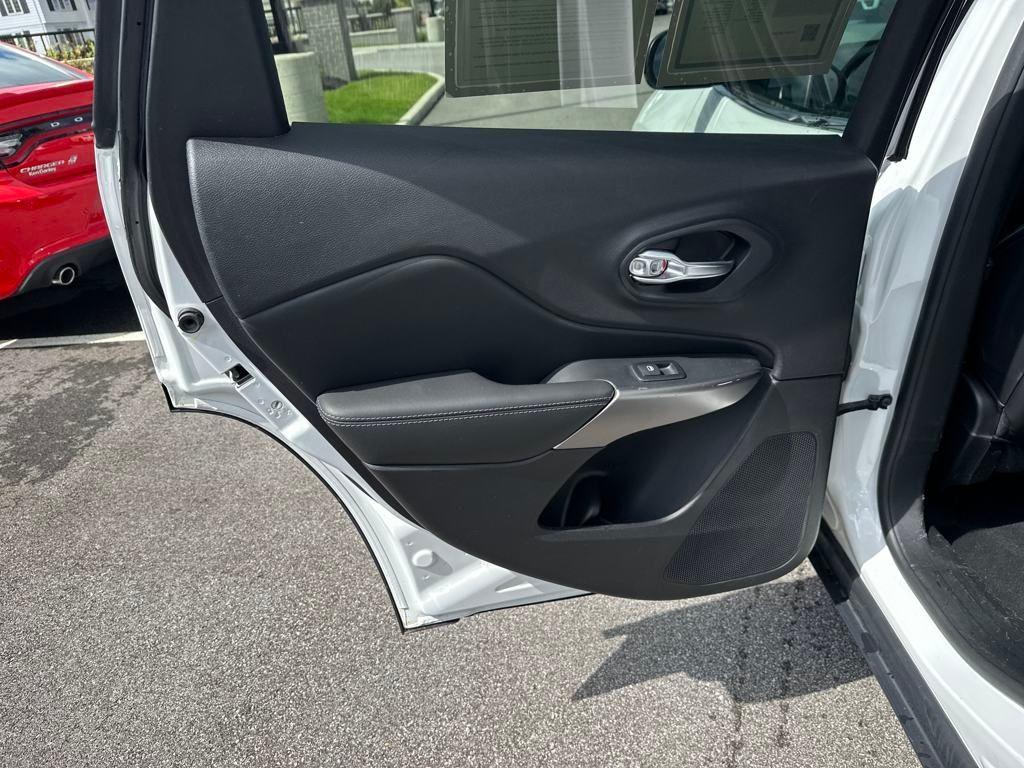 used 2020 Jeep Cherokee car, priced at $18,150