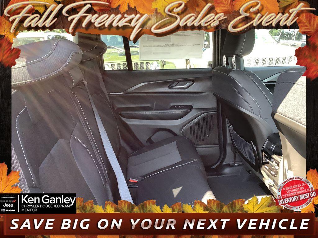 new 2025 Jeep Grand Cherokee car, priced at $36,995