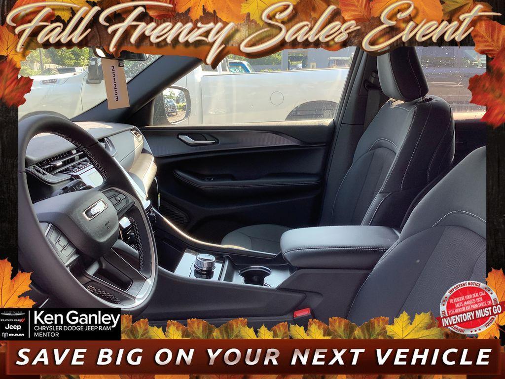 new 2025 Jeep Grand Cherokee car, priced at $36,995