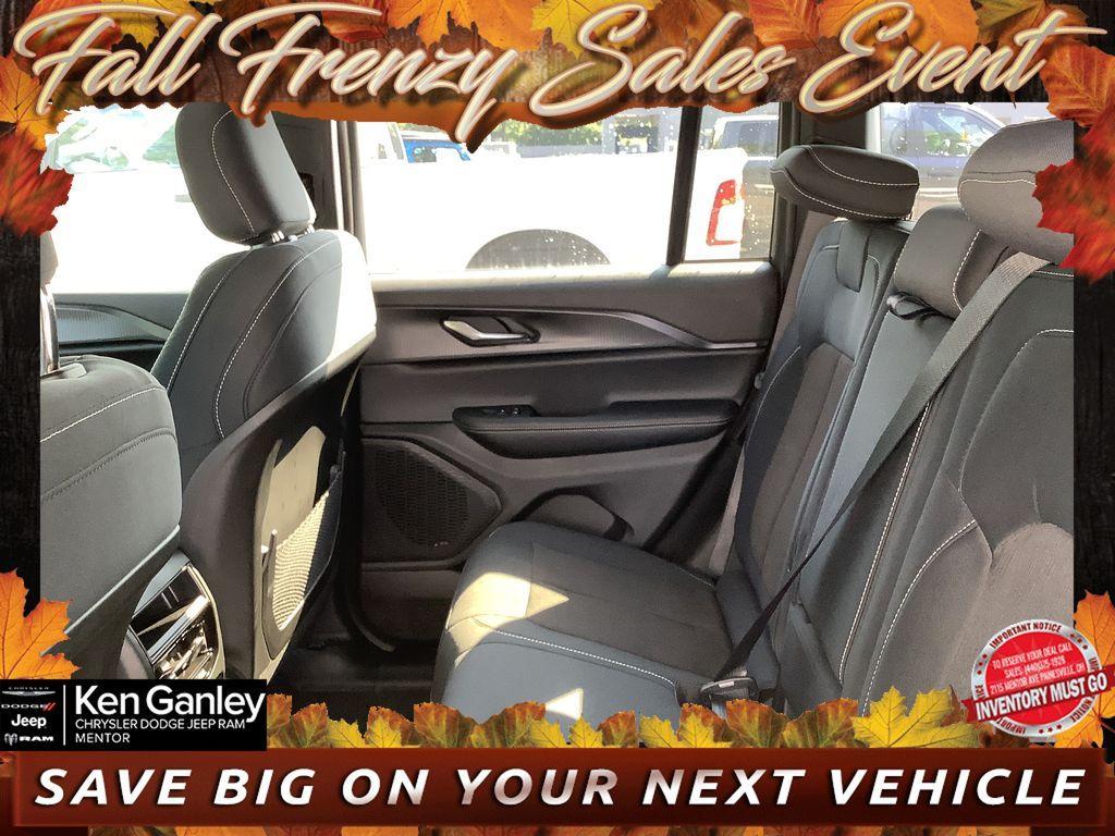 new 2025 Jeep Grand Cherokee car, priced at $36,995