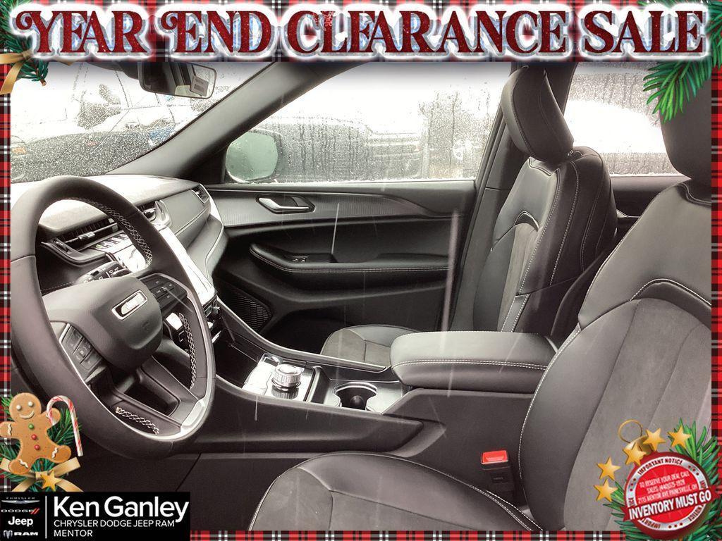 new 2025 Jeep Grand Cherokee car, priced at $37,858