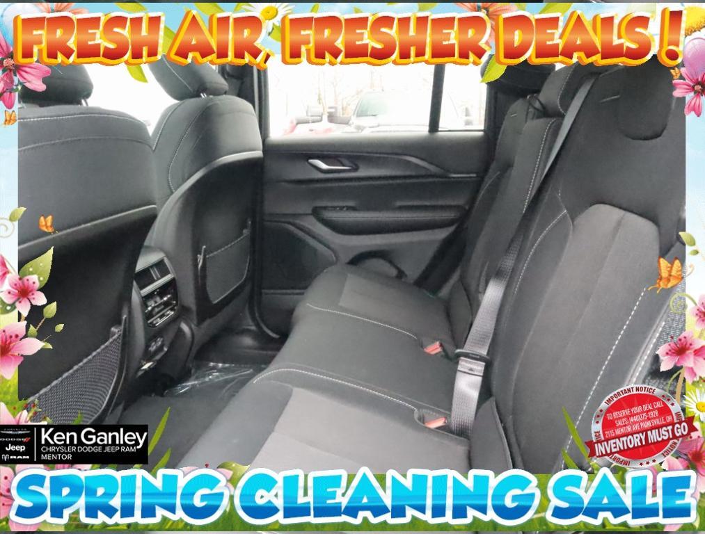 new 2025 Jeep Grand Cherokee car, priced at $43,970