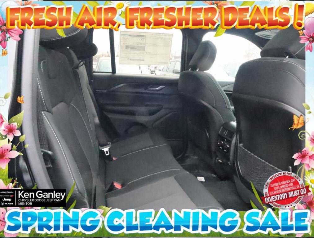 new 2025 Jeep Grand Cherokee car, priced at $43,970