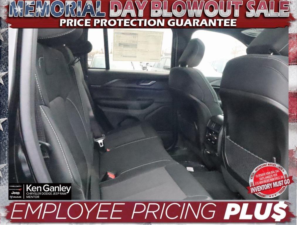 new 2025 Jeep Grand Cherokee car, priced at $38,614