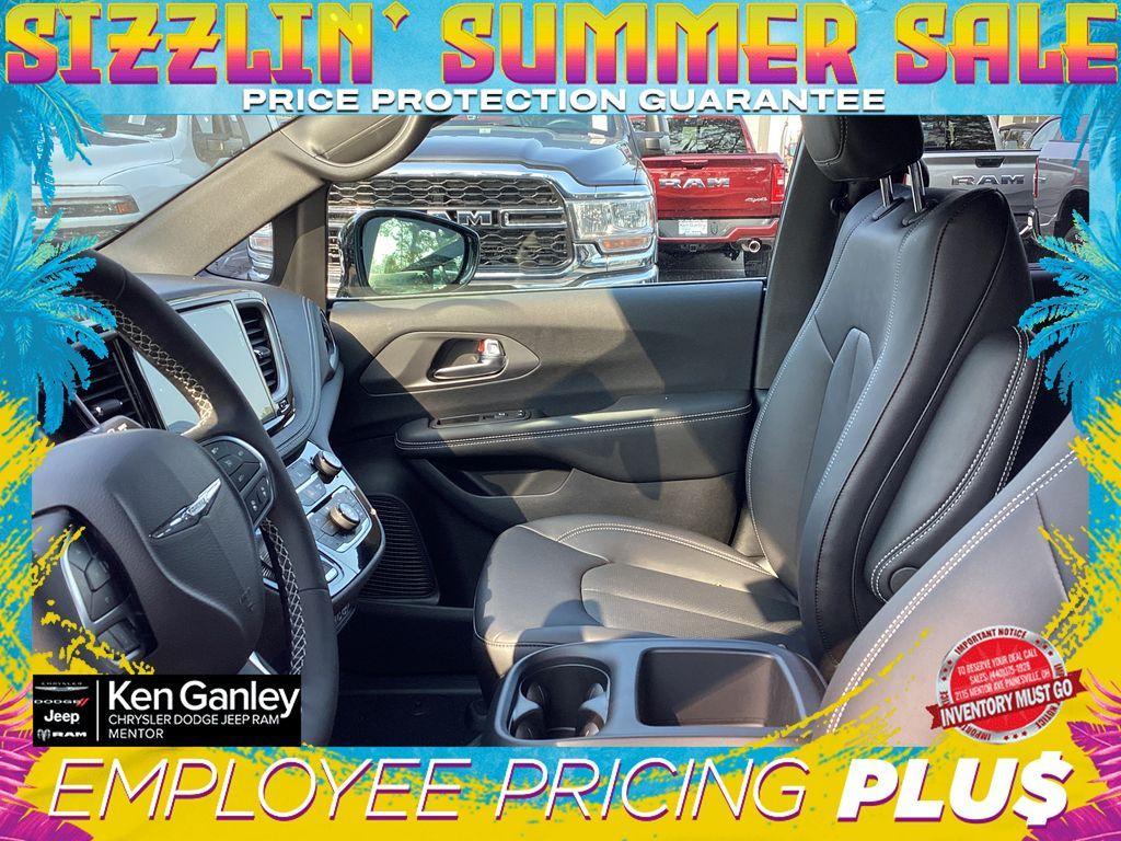new 2025 Chrysler Pacifica car, priced at $41,301