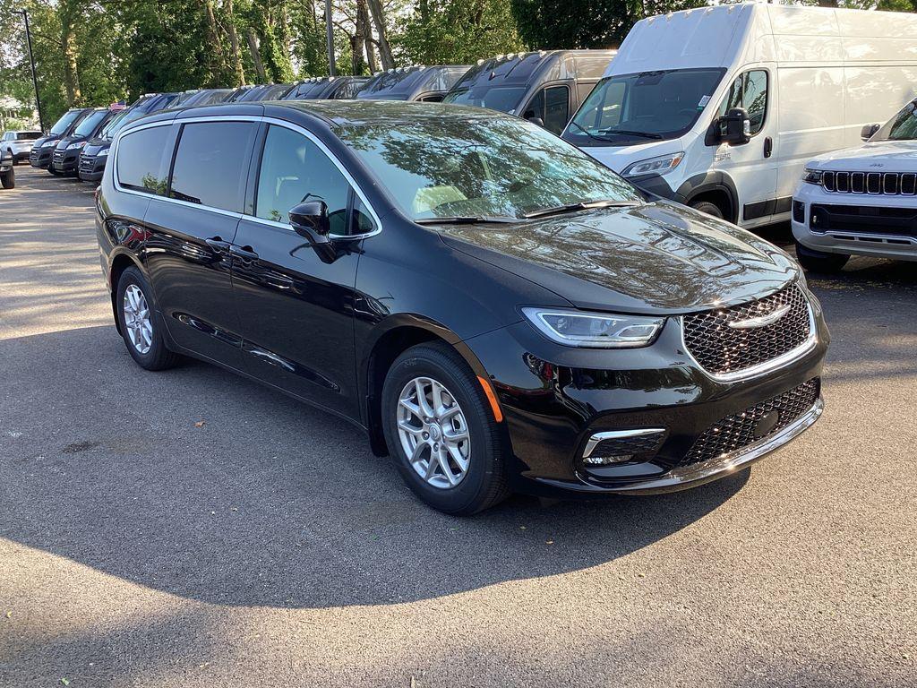 new 2025 Chrysler Pacifica car, priced at $41,301