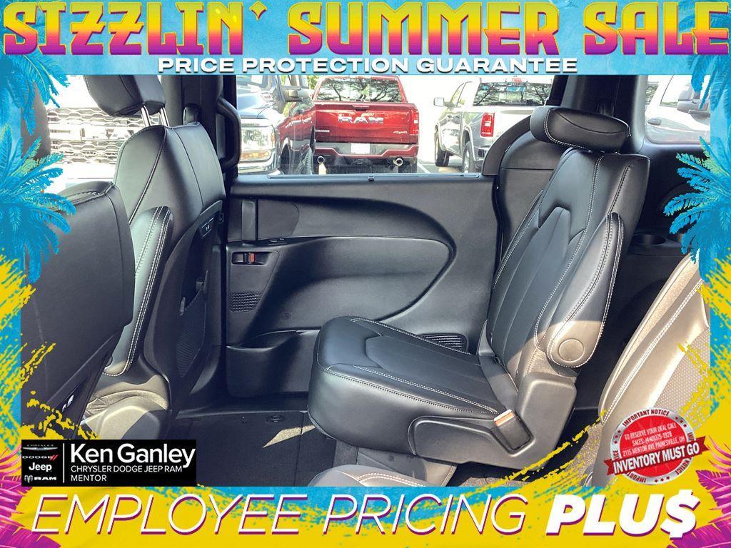 new 2025 Chrysler Pacifica car, priced at $41,301