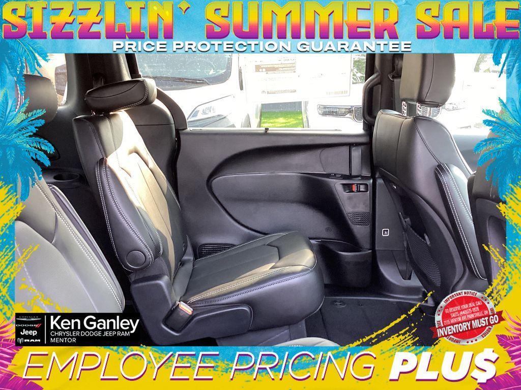 new 2025 Chrysler Pacifica car, priced at $41,301