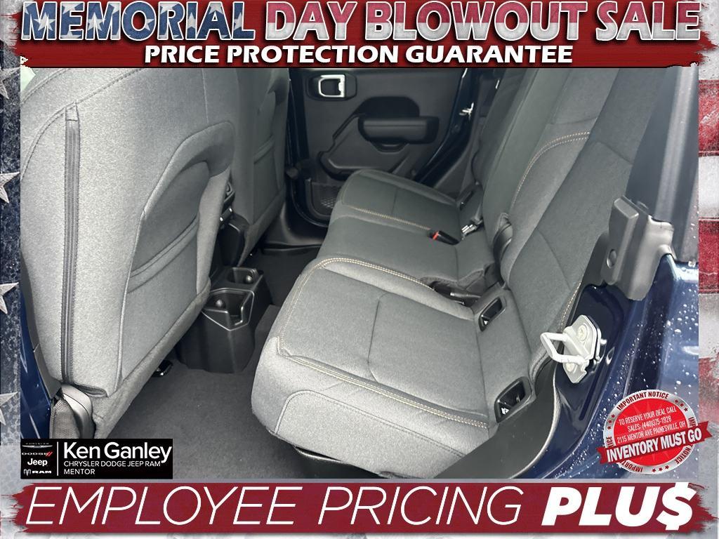 new 2025 Jeep Gladiator car, priced at $43,275