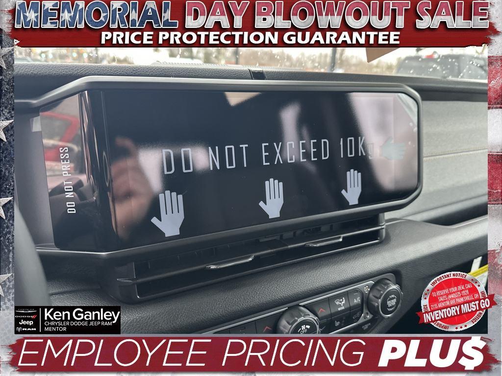 new 2025 Jeep Gladiator car, priced at $43,275