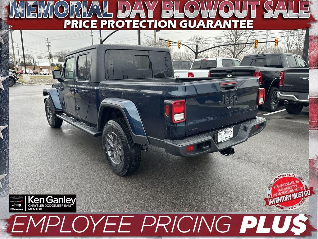 new 2025 Jeep Gladiator car, priced at $43,275