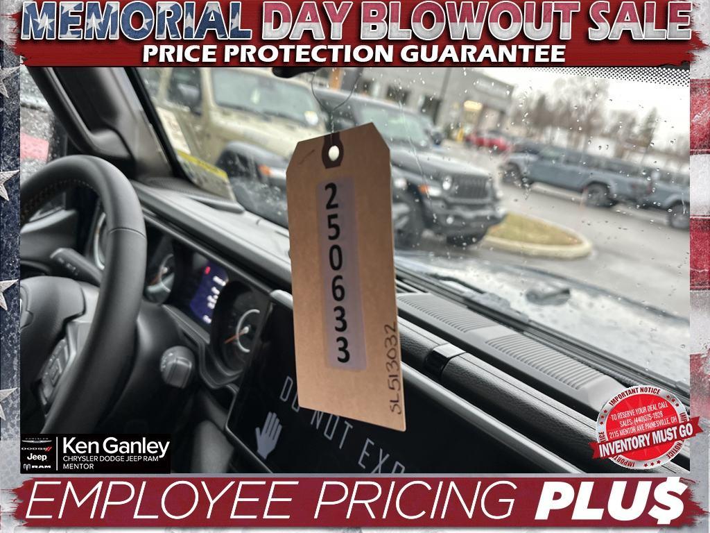 new 2025 Jeep Gladiator car, priced at $43,275
