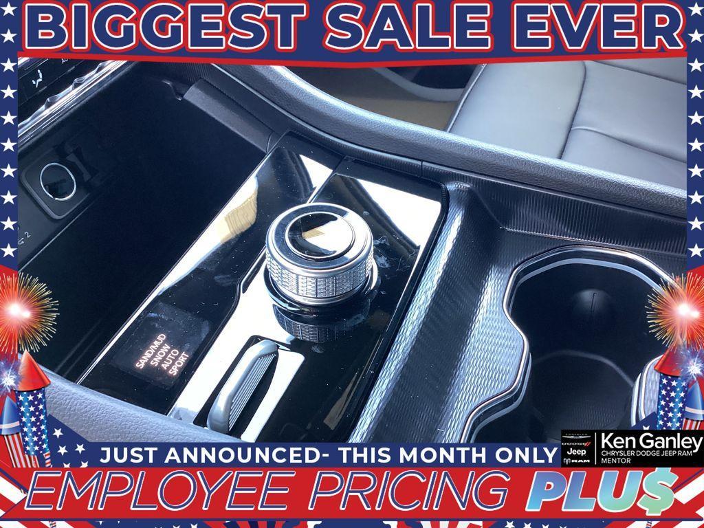 new 2025 Jeep Grand Cherokee car, priced at $47,676